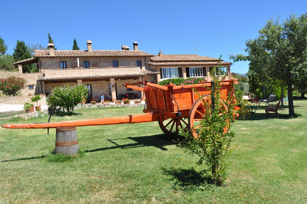 Farm Stay Il Carro Del Colle Коллеваленца Экстерьер фото